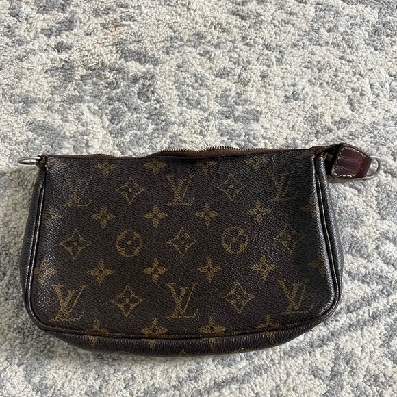Vintage Authentic Louis Vuitton pochette - Picture 13 of 17
